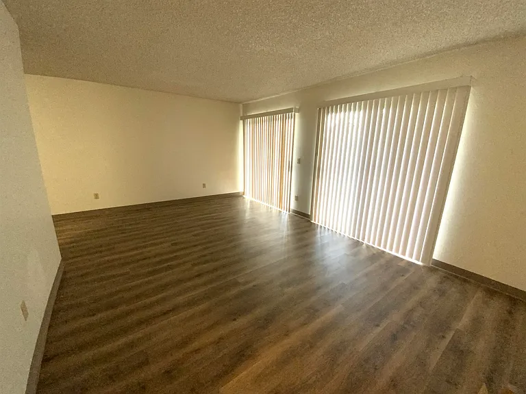 Evergreen Terrace North — Photo 19