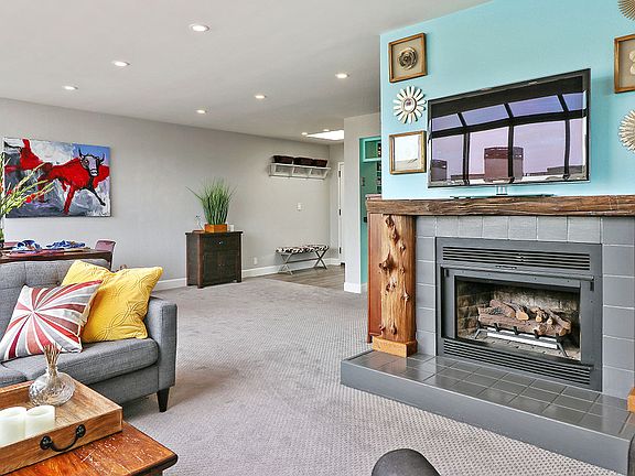 4th image of 825 La Playa St APT 423