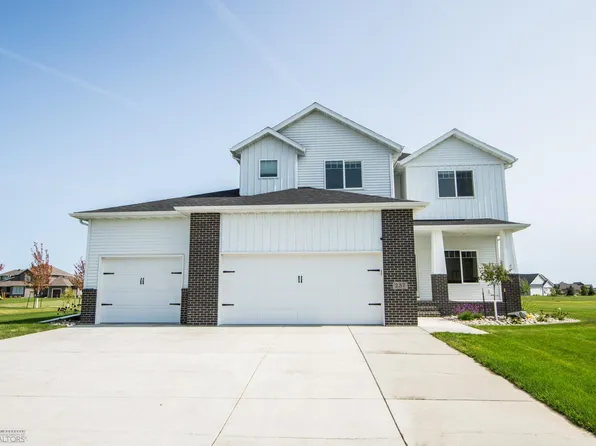237 S Schnell Dr, Oxbow, ND 58047