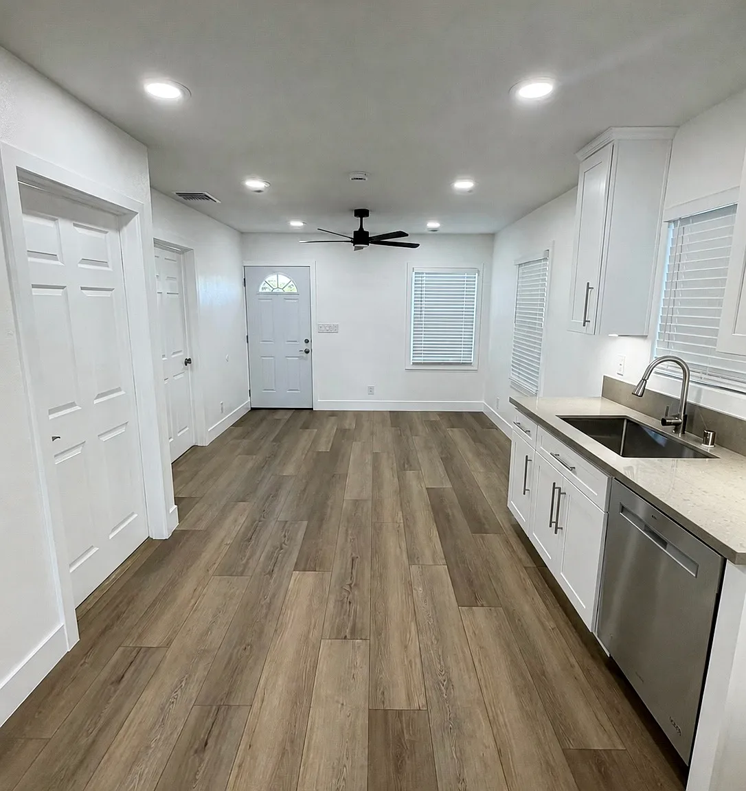 3 bed, 900 sqft, $3,500 — Photo 3