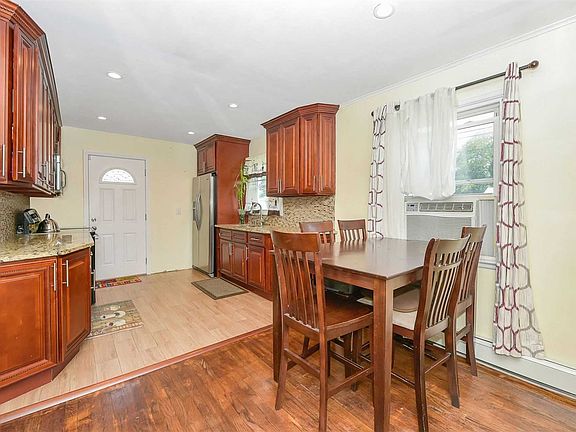 3rd image of 25 Morton St