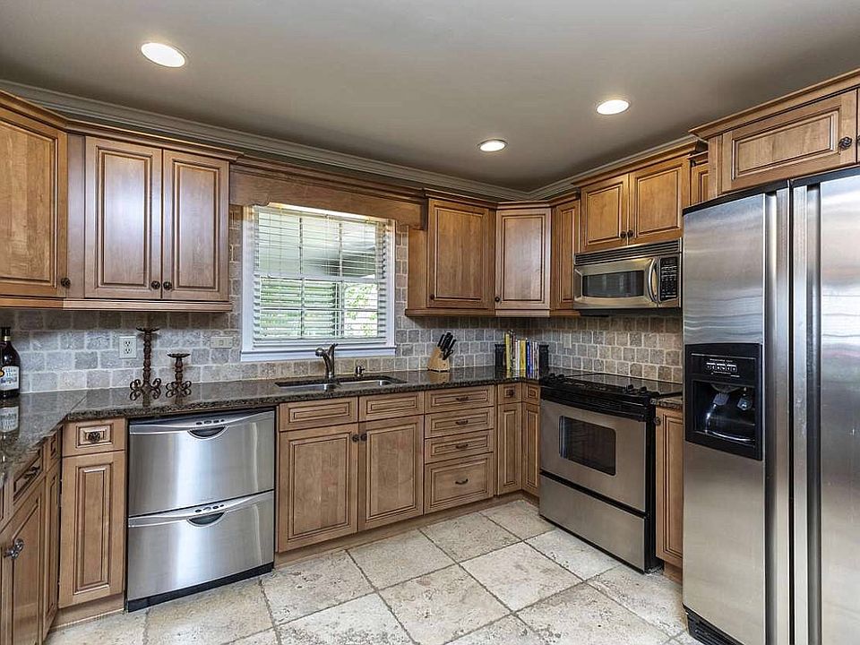 2nd image of 3649 Northcote Dr