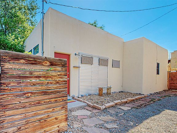 3rd image of 1528B Taos St