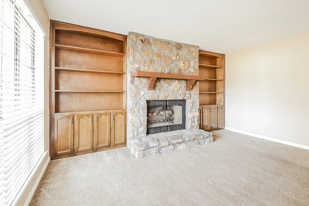 3 bed, 2.0 bath, 1364 sqft, $1,555 — Photo 3