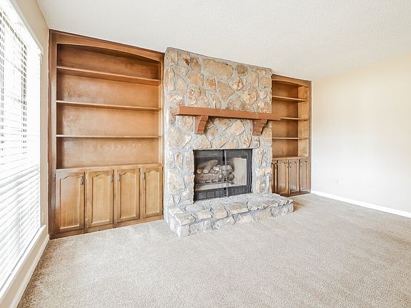3rd image of 935 Pine Hill Rd