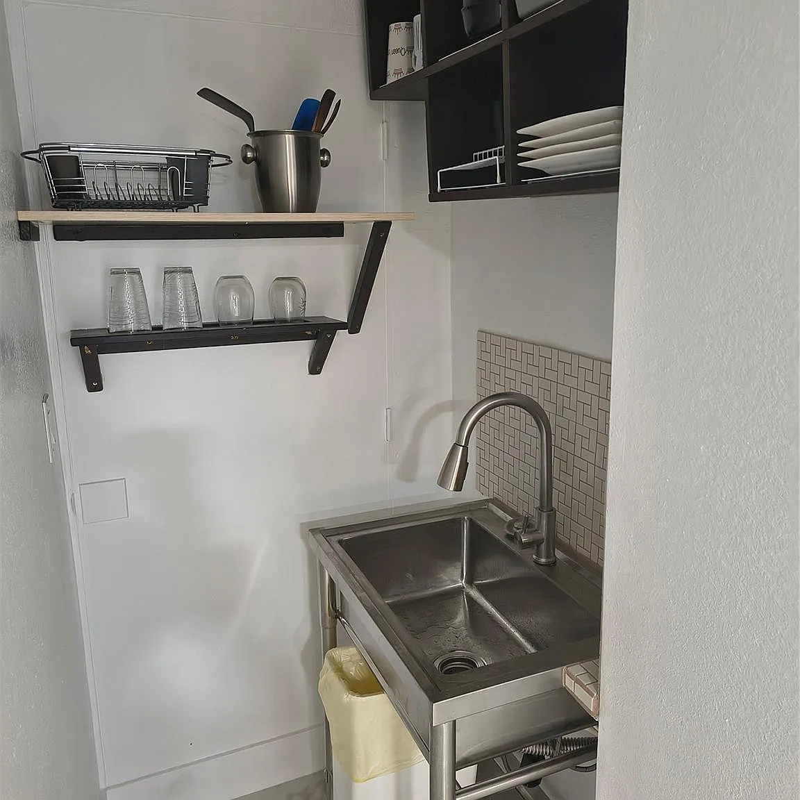 2 bed, 1.0 bath, 300 sqft, $1,400 — Photo 4