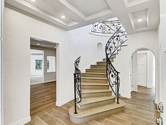 Entrance with staircase