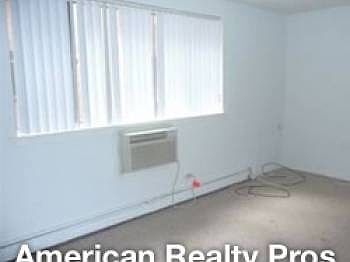 1st image of 3700 N Pine Grove Ave #3