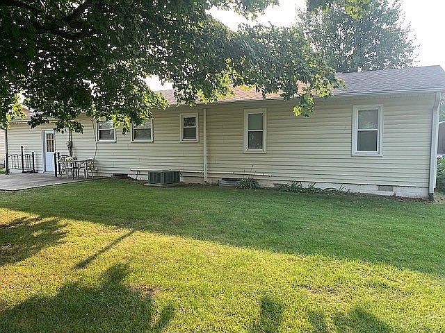 2nd image of 922 4th St