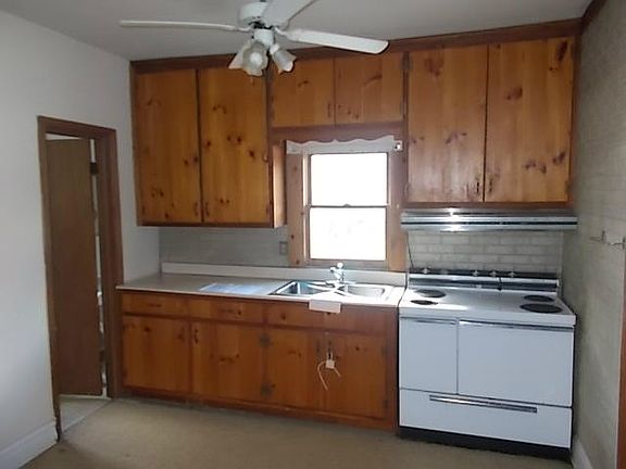 2nd image of 2119 NE McCroskey Ave