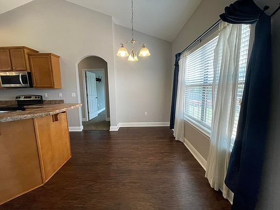 4th image of 148 Crab Apple Ave