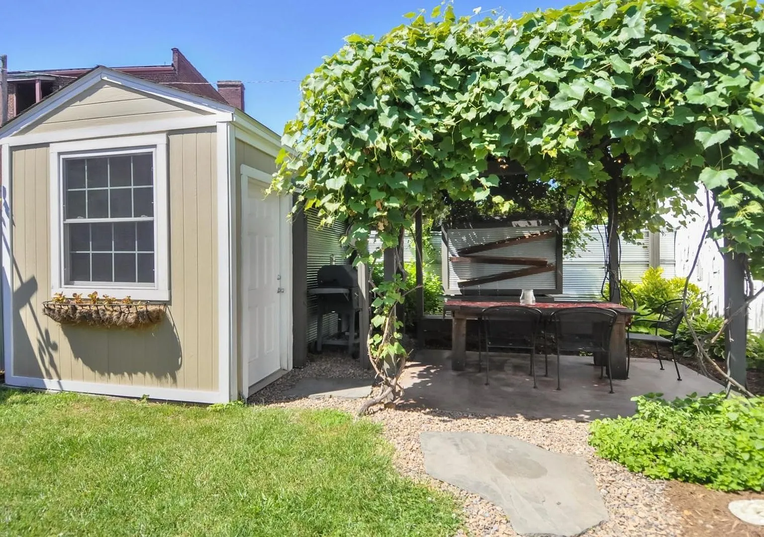 Quaint One Bedroom House close to U of L, Germantown & Downtown — Photo 3