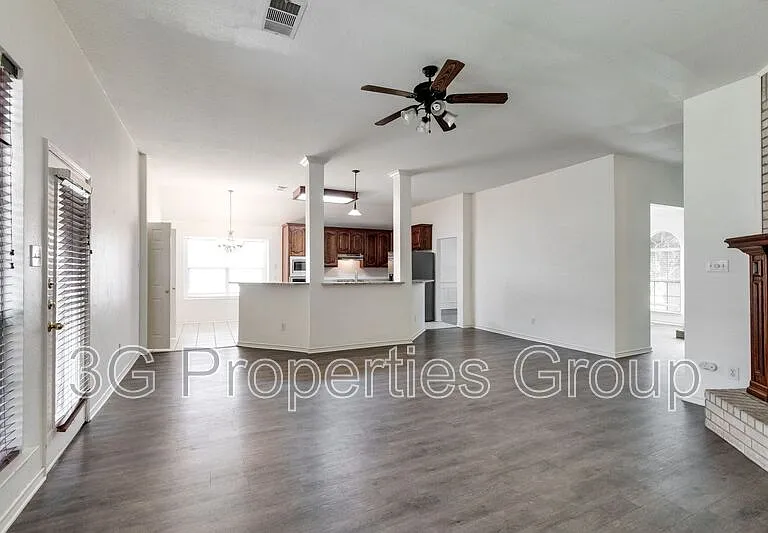 1316 Lochness Dr — Photo 9