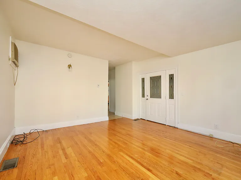 488 Pleasant St #1 — Photo 11