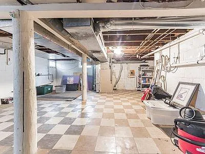209 W High St — Photo 18