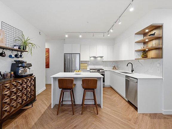 4th image of 3229 Saint Johns St #320
