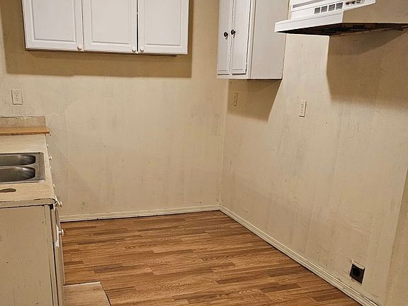5th image of 2606 Hawthorne Ave