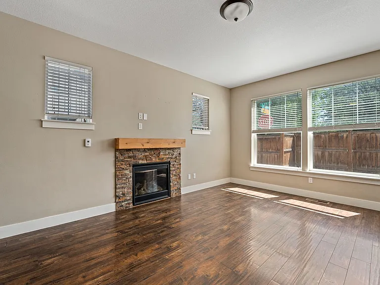 1064 SE Leonel Ln — Photo 10