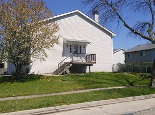 3865 Springlake Dr, Hanover Park, IL 60133