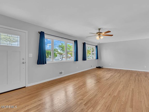 3rd image of 494 New York Avenue