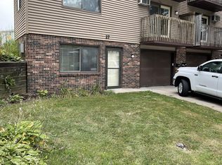 27 Valley Ave APT 2, Iowa City, IA 52246