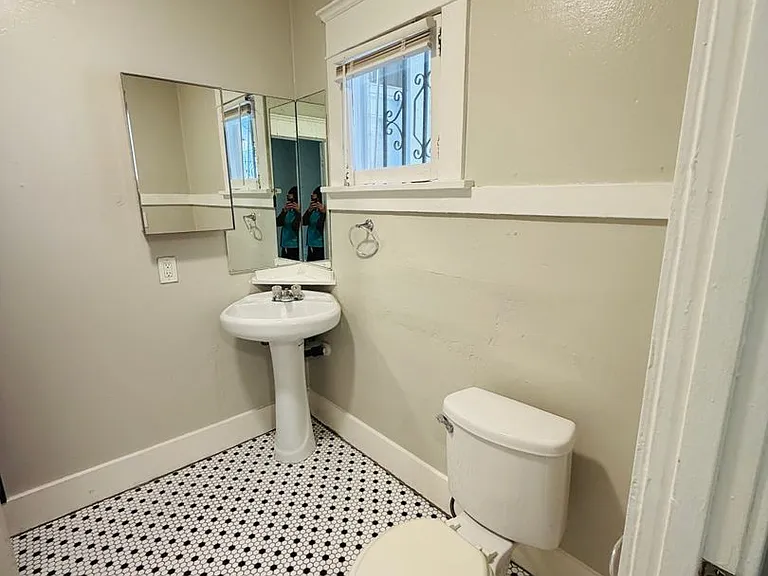 307 — Photo 7