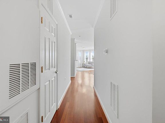 5th image of 171 Somervelle St APT 209