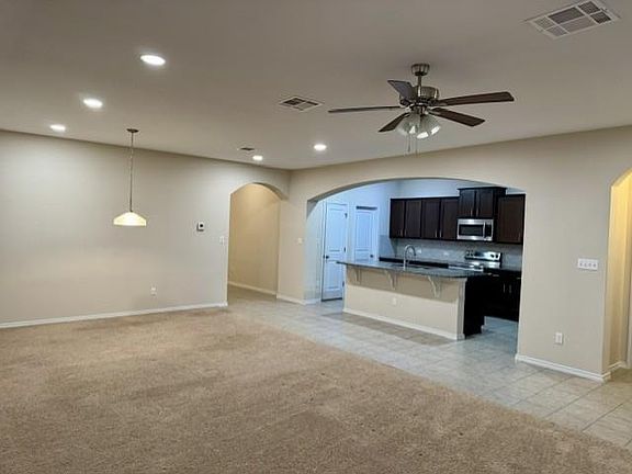 5th image of 712 Manzano Ln