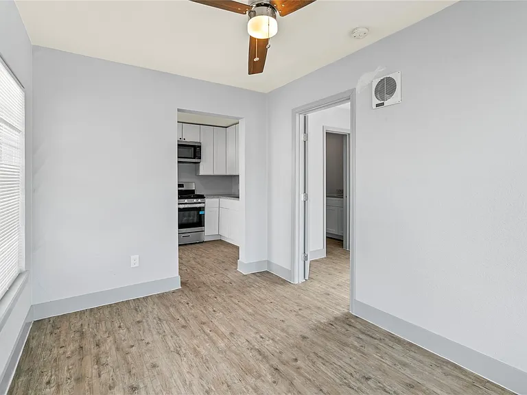 305 Roberts St #1 — Photo 3