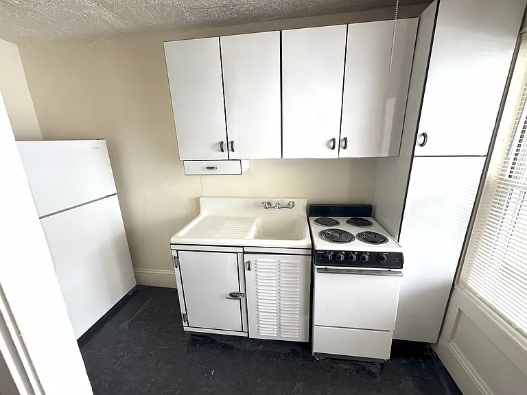 557 Lincoln St #2 — Photo 4
