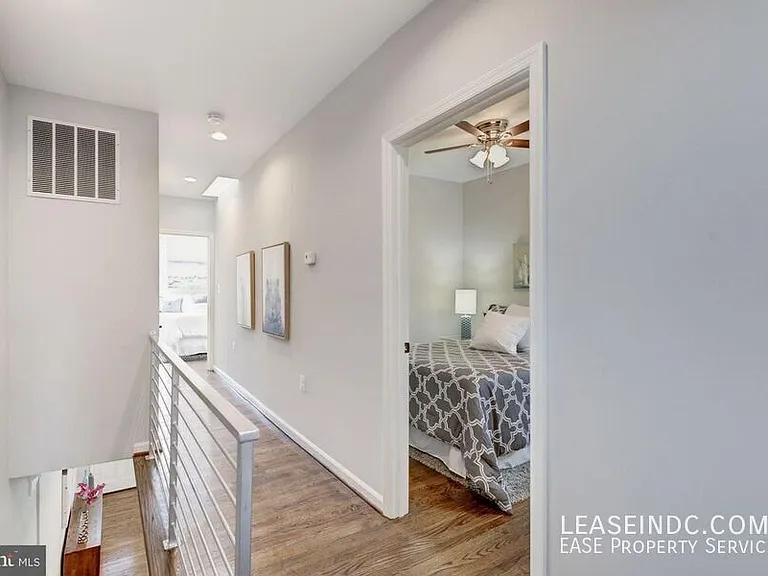 2129 4th St NE — Photo 12