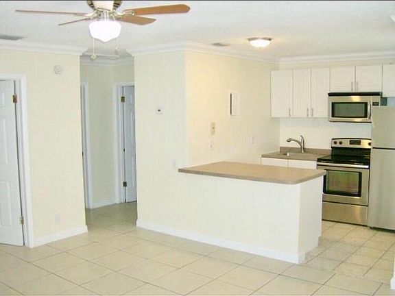 3rd image of 811 Tequesta St