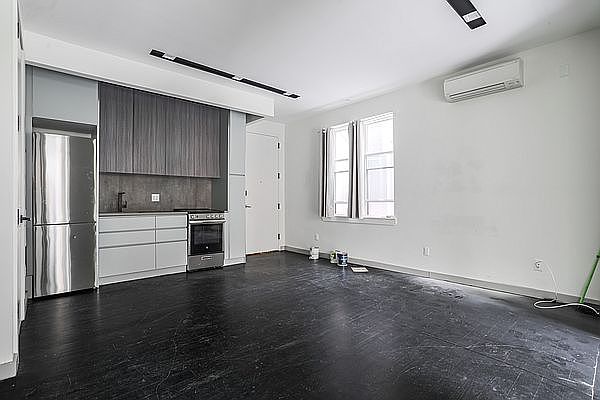 1st image of 224 Hawthorne St #Gl1