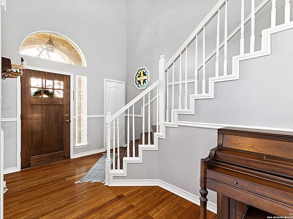 4th image of 9318 Goldenrod Ln