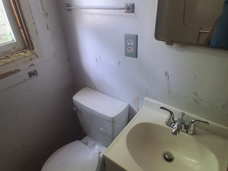 615 N Almond St — Photo 2