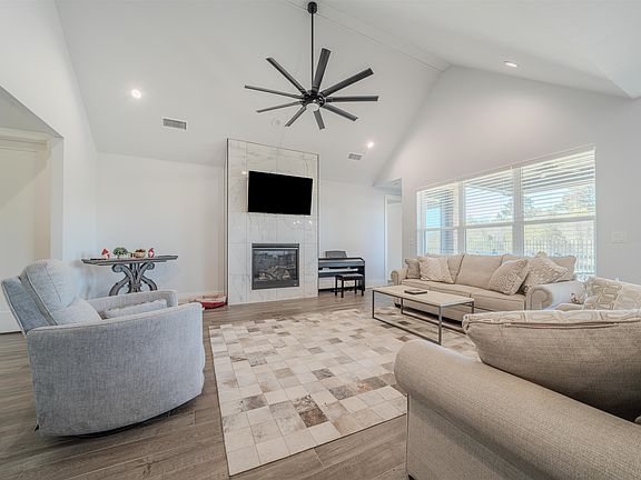 3rd image of 4517 Lone Oak Ln