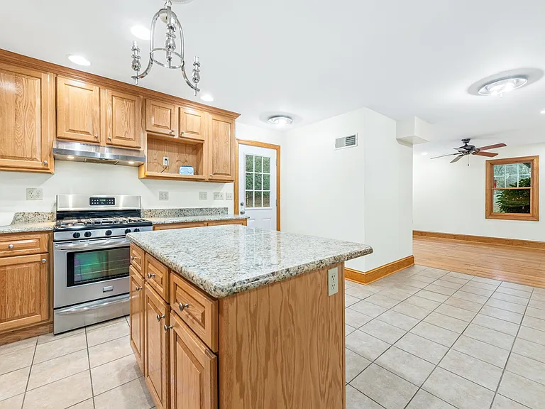 901 Academy Ln — Photo 14