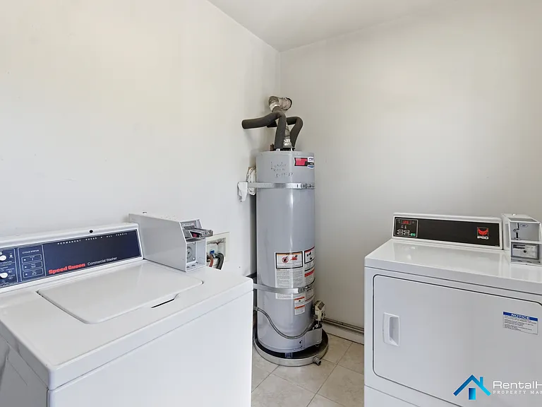 11555 Burbank Blvd #6 — Photo 13
