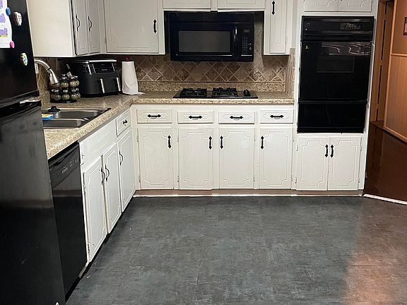 4th image of 8 N Pinewood Dr