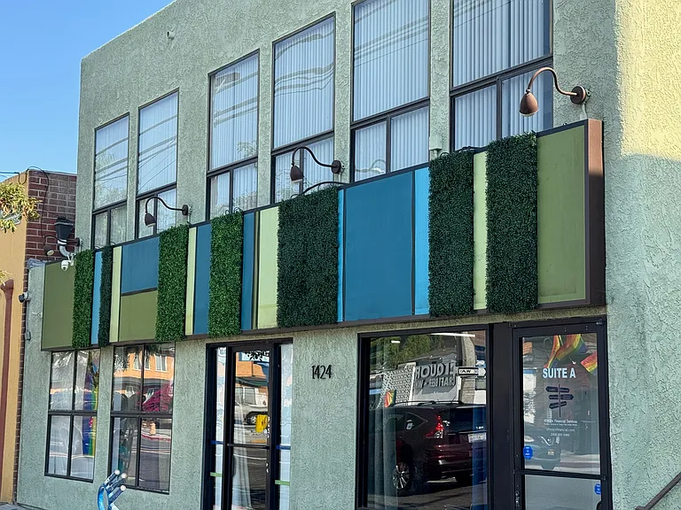 1424 E Broadway — Photo 7