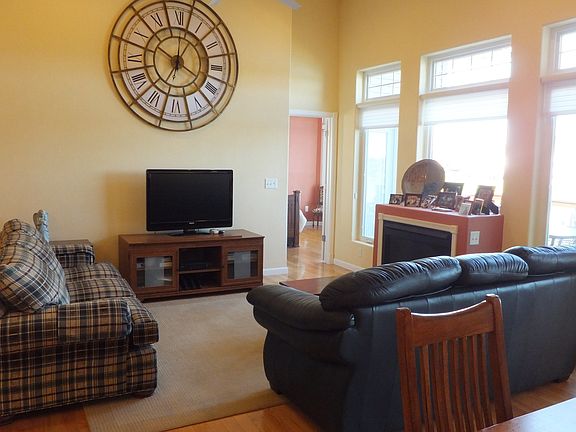 4th image of 3755 Lakeview Dr