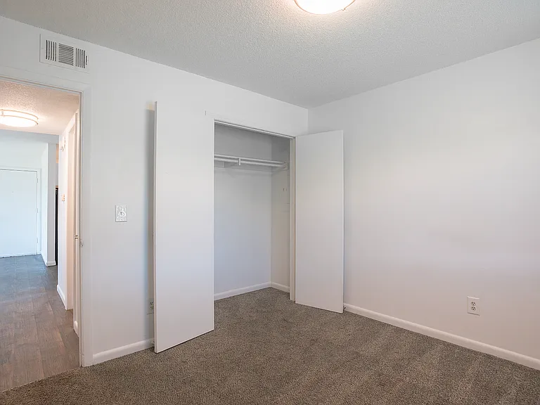 Skyline — Photo 16