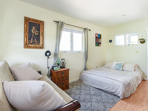 3rd image of 2215 Seaside St