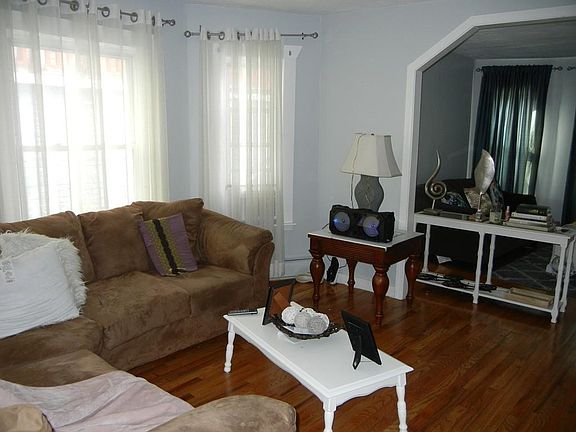 5th image of 381-381A Hampshire St