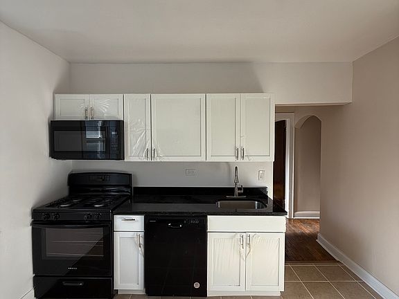 3rd image of 1936 W Estes Ave #1B