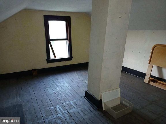 5th image of 621 N 10th Ave