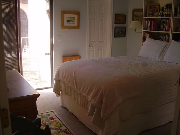 Master bedroom w/balcony