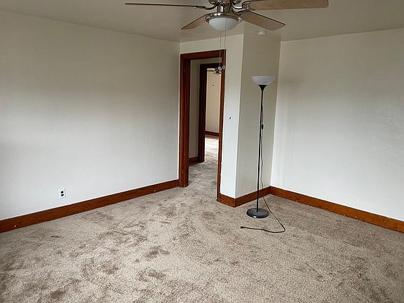 5th image of 2831 Capitol St