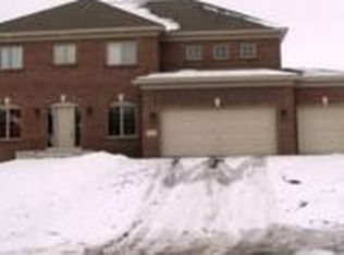 1012 Overlook Dr, Carver, MN 55315