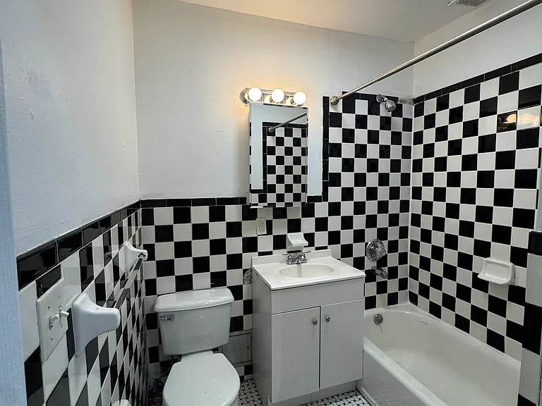 447 W 37th St #1RW — Photo 7